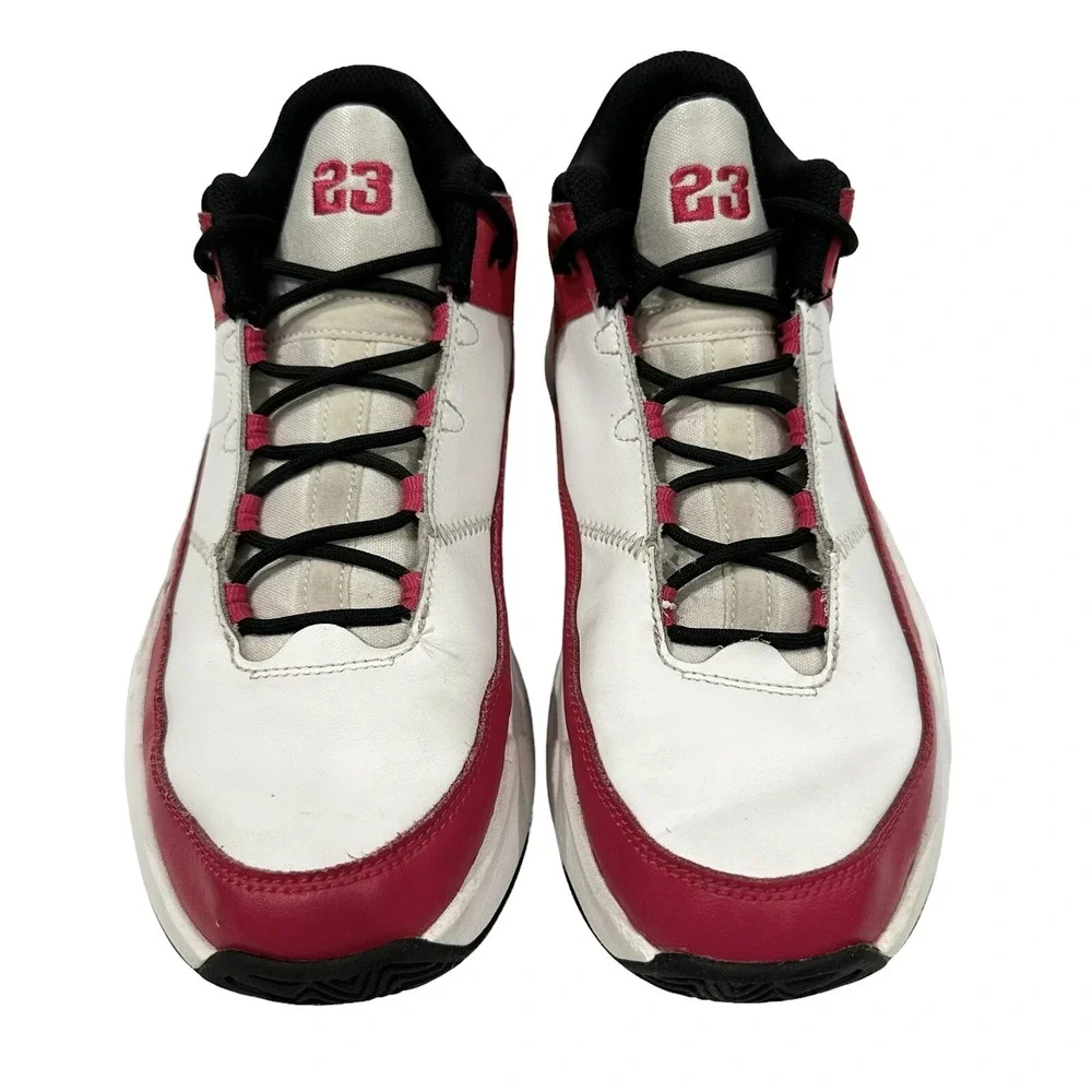 Nike Air Jordan‎ Max Aura 3 Sneakers White /Very Berry Black 7 Youth/Mens 8W